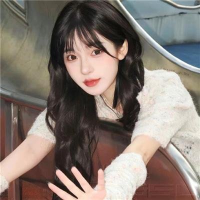 院子里的女人